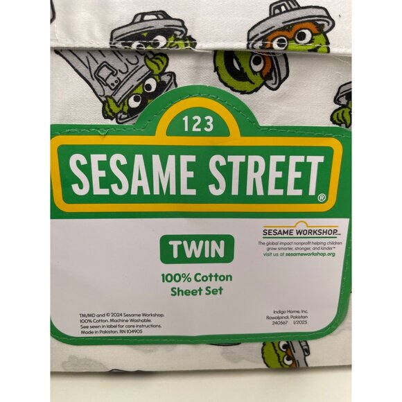 Sesame Street Oscar 3-Piece Twin 100% Cotton Sheet Set Featuring NEW - Picture 2 of 3